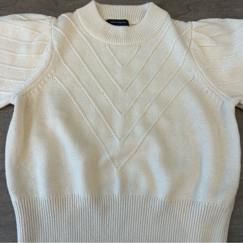 French Connection- Chevron No Bobble Sweater
Size Medium
$34